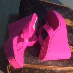 New Steve Madden thong wedges❤️👠❤️